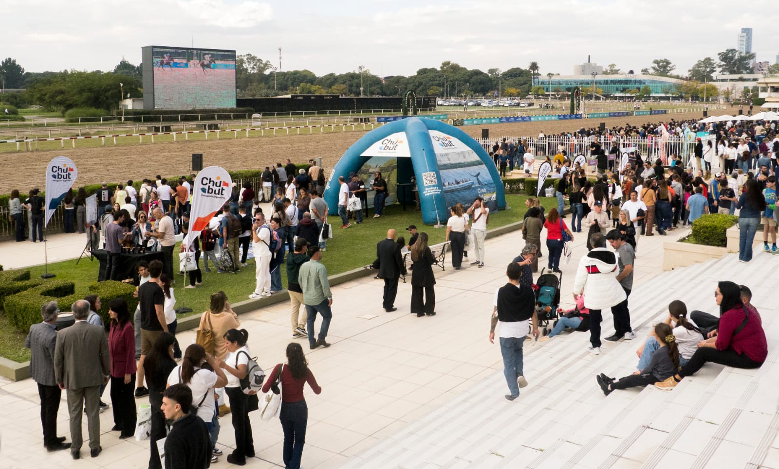 Chubut promocionó sus destinos en el Gran Premio de la República Argentina