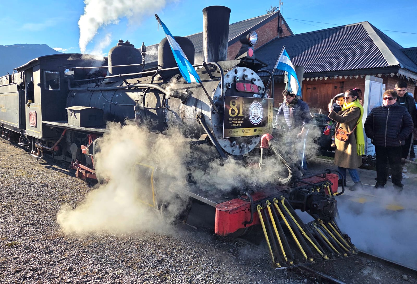 Con un colorido acto, “La Trochita” celebró el 81° aniversario de la llegada a Esquel